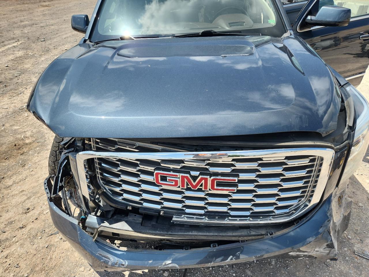 1gks2hkj6lr141456 1GKS2HKJ6LR141456 2020 GMC Yukon Xl Denali