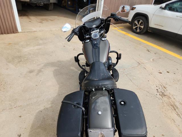 2018 HARLEY-DAVIDSON FLHC HERITAGE CLASSIC  
