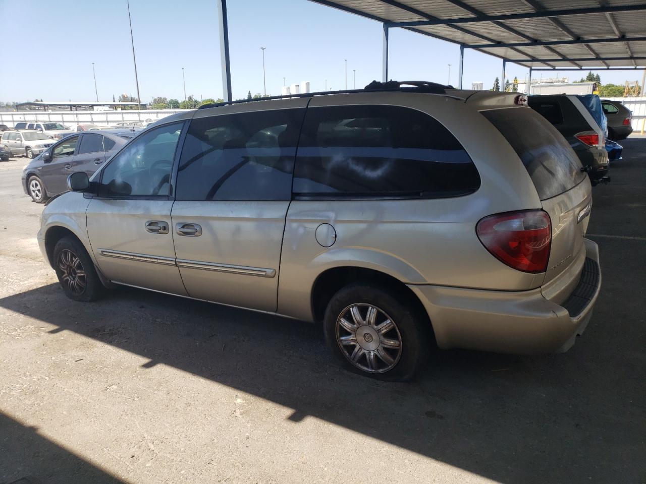 2005 Chrysler Town & Country Touring cream null gas 2C4GP54L85R351697 photo #3