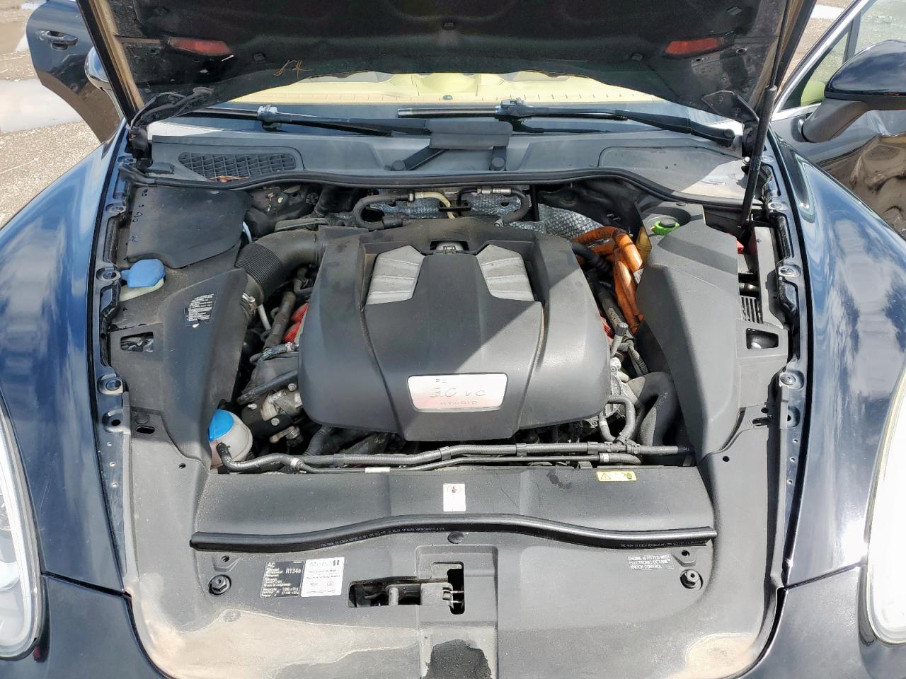 2013 Porsche Cayenne S Hybrid VIN: WP1AE2A20DLA14095 Lot: 64215625
