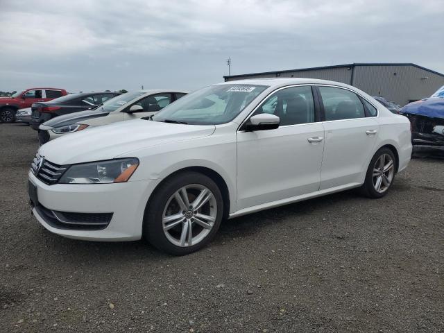 Sedans VOLKSWAGEN PASSAT 2014 Biały