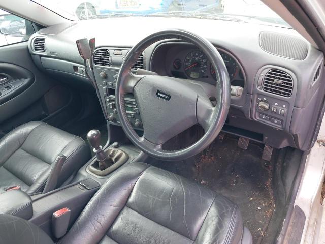 2003 VOLVO V40 S