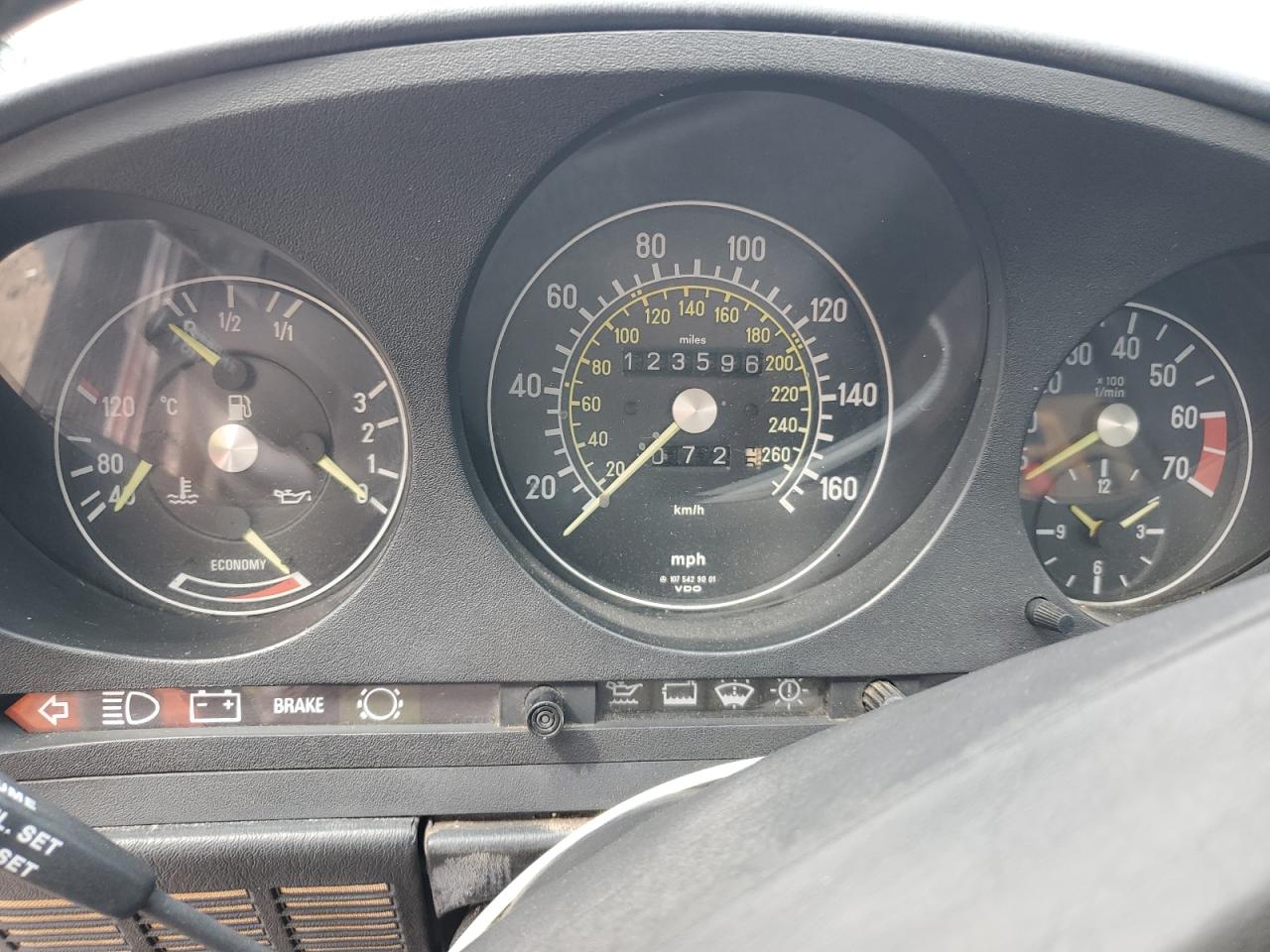 1987 Mercedes-Benz 560 Sl VIN: WDBBA48D0HA074043 Lot: 65358535