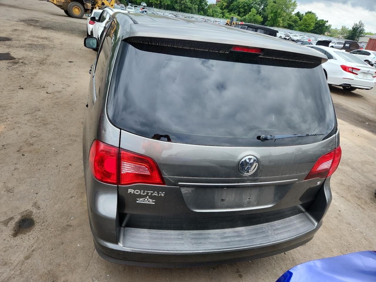 2010 Volkswagen Routan S VIN: 2V4RW4D18AR236537 Lot: 65348115