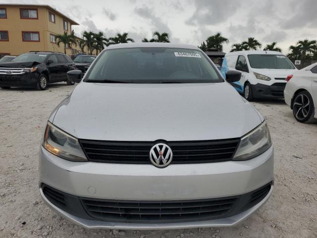Sedans VOLKSWAGEN JETTA 2014 Srebrny