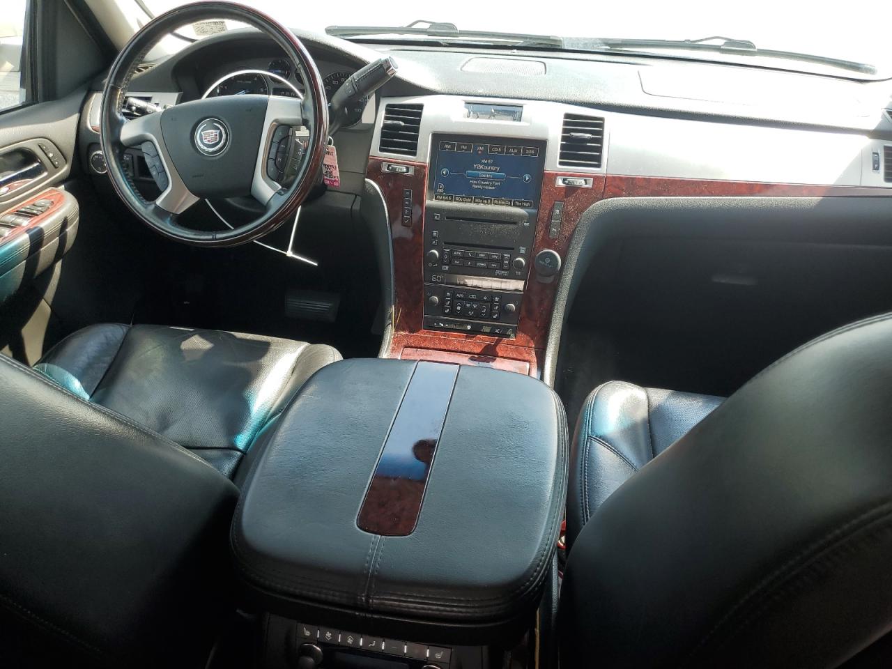 2008 Cadillac Escalade Luxury VIN: 1GYFK638X8R245558 Lot: 64428505