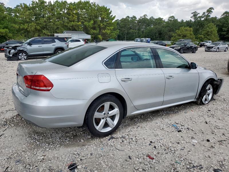  VOLKSWAGEN PASSAT 2013 Серебристый