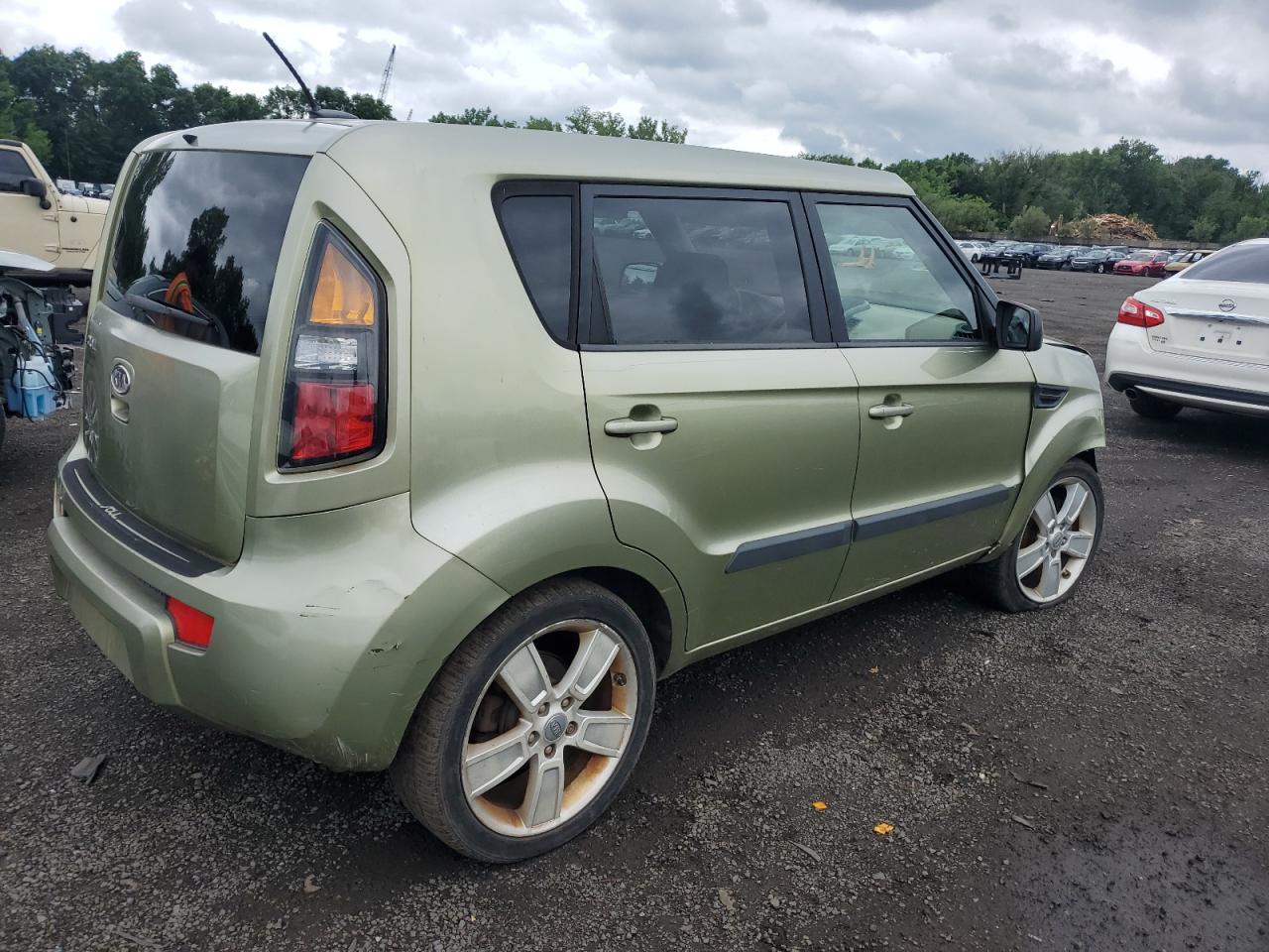 2011 Kia Soul + VIN: KNDJT2A25B7339581 Lot: 63794195