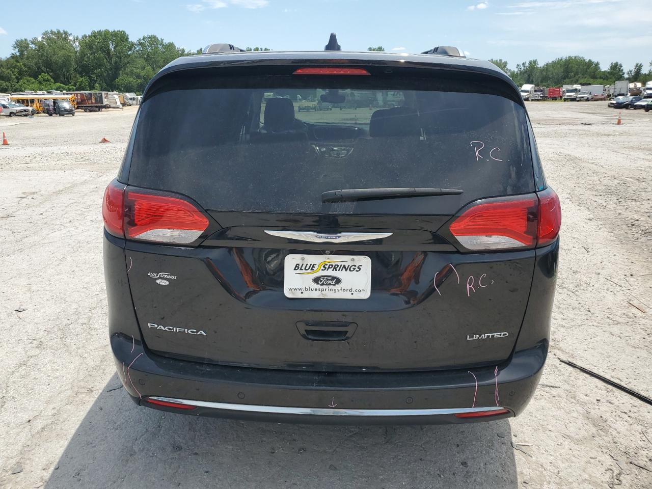 2017 Chrysler Pacifica Limited VIN: 2C4RC1GG1HR754422 Lot: 63695545