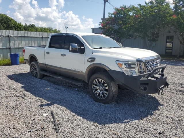  NISSAN TITAN 2018 Biały