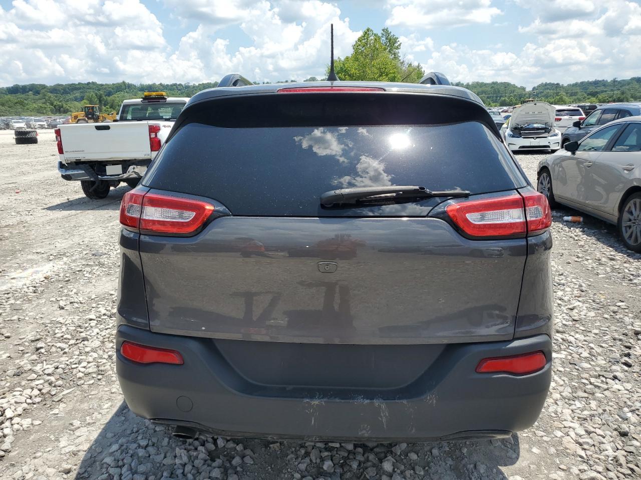 2018 Jeep Cherokee Latitude VIN: 1C4PJLCB7JD557346 Lot: 64245175