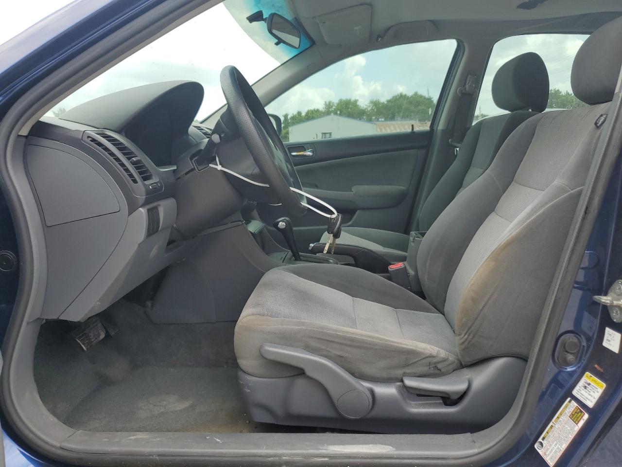 2005 Honda Accord Dx VIN: 1HGCM56175A128141 Lot: 64567615