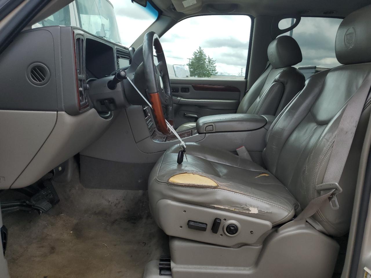 2005 Cadillac Escalade Luxury VIN: 1GYEK63N95R217702 Lot: 63276085