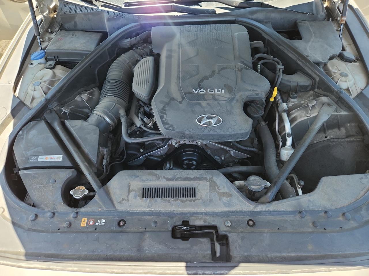 2015 Hyundai Genesis 3.8L VIN: KMHGN4JE3FU067772 Lot: 64551415