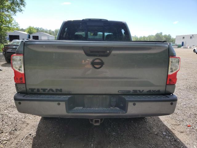  NISSAN TITAN 2018 Srebrny