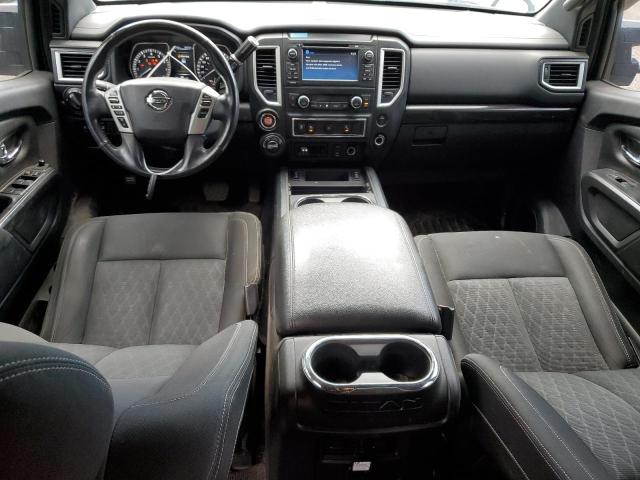  NISSAN TITAN 2018 Srebrny