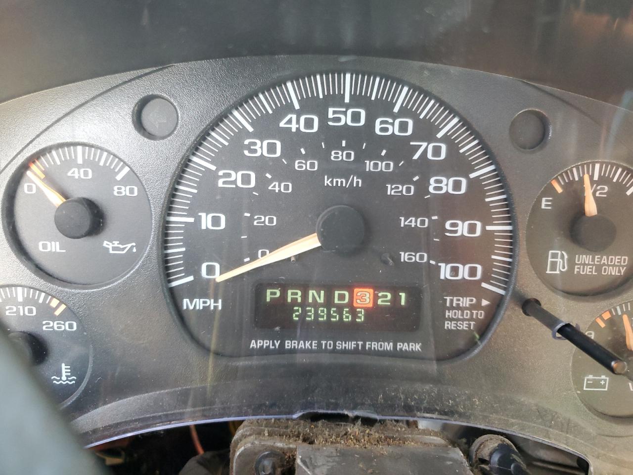 2001 Chev Express G2500 VIN: 1GCFG25R111245457 Lot: 64112635