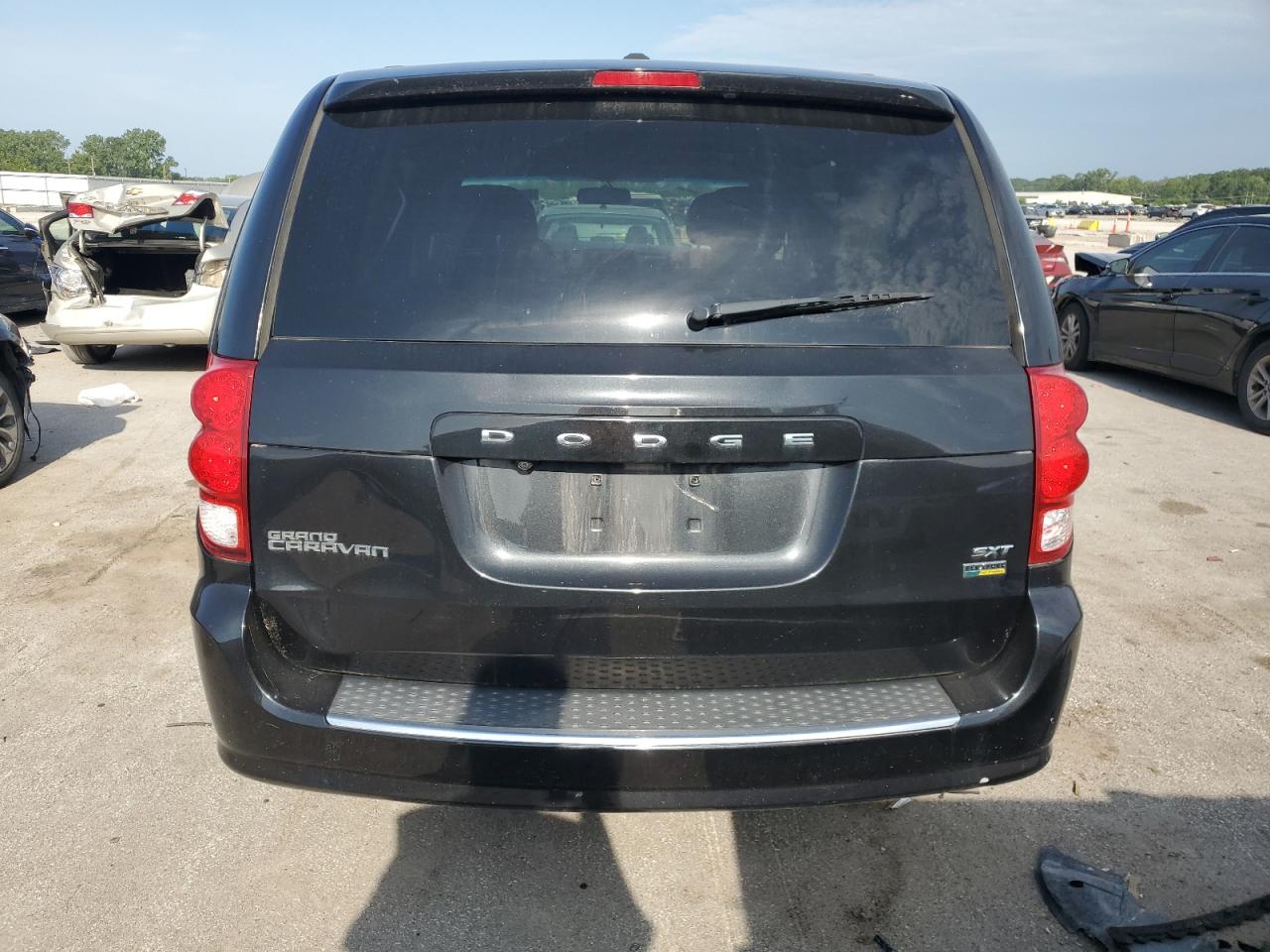2017 Dodge Grand Caravan Sxt VIN: 2C4RDGCG2HR841896 Lot: 64505695