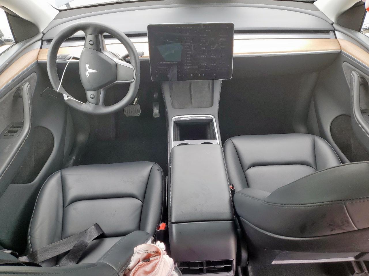 2024 Tesla Model Y VIN: 7SAYGDEE3RA235324 Lot: 63217995