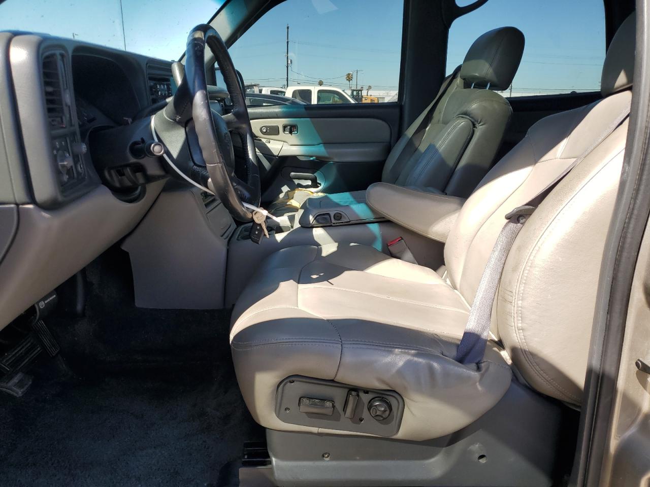 2002 Chevrolet Tahoe C1500 VIN: 1GNEC13T62R243097 Lot: 64210815