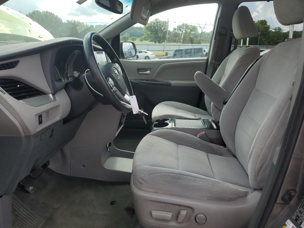 2015 Toyota Sienna Le VIN: 5TDKK3DC7FS671812 Lot: 64671545