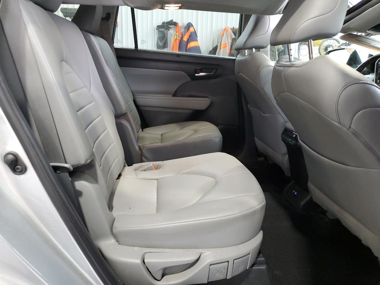 2022 Toyota Highlander Xle VIN: 5TDGZRBH4NS560801 Lot: 63817915