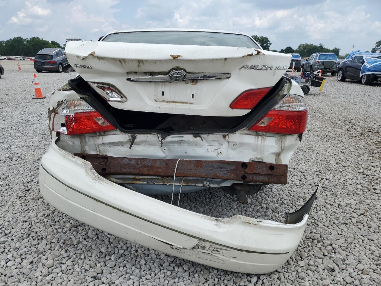 2003 Toyota Avalon Xl VIN: 4T1BF28B03U318380 Lot: 64499405