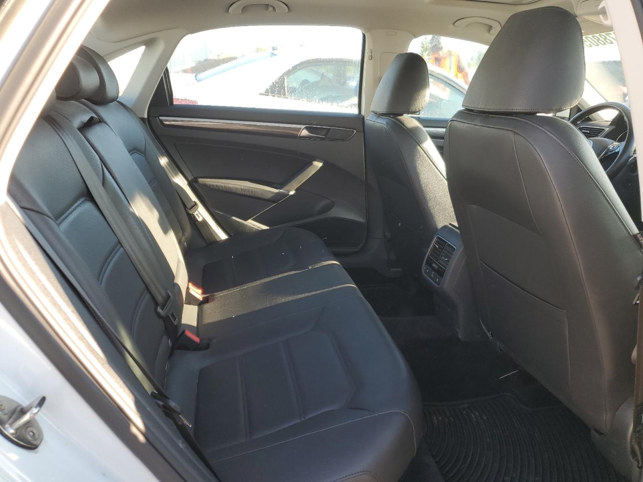 2018 Volkswagen Passat Se VIN: 1VWBA7A38JC017746 Lot: 64788055