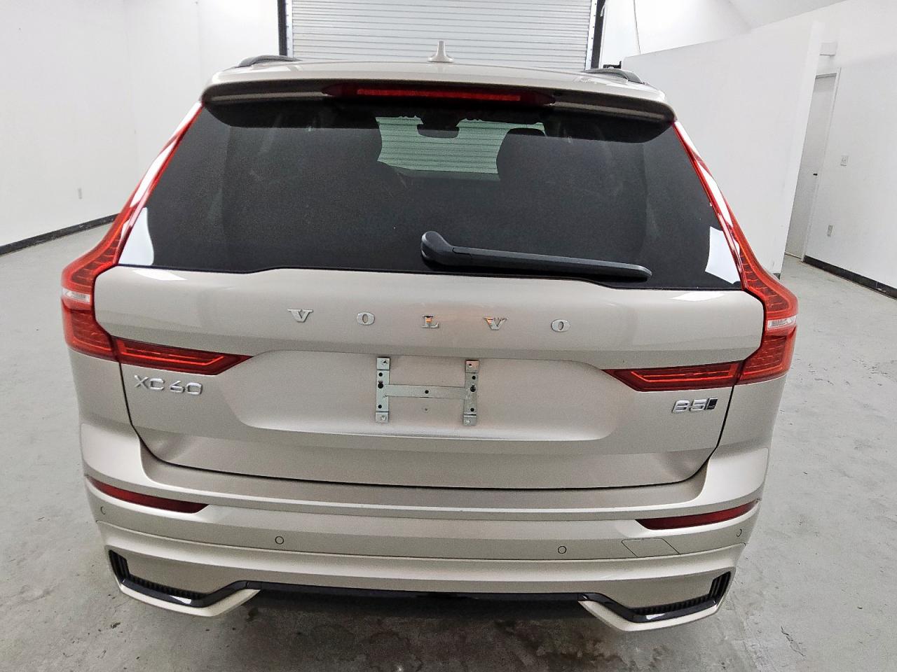 2025 Volvo Xc60 Plus VIN: YV4M12RC4S1116187 Lot: 64189635
