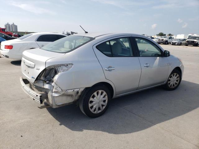 Sedans NISSAN VERSA 2012 Srebrny