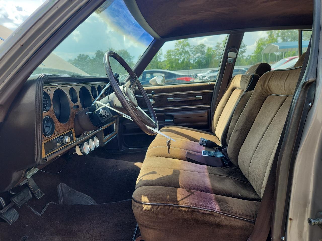 1983 Pontiac Bonneville VIN: 2G2AN69H1D2232486 Lot: 65006005