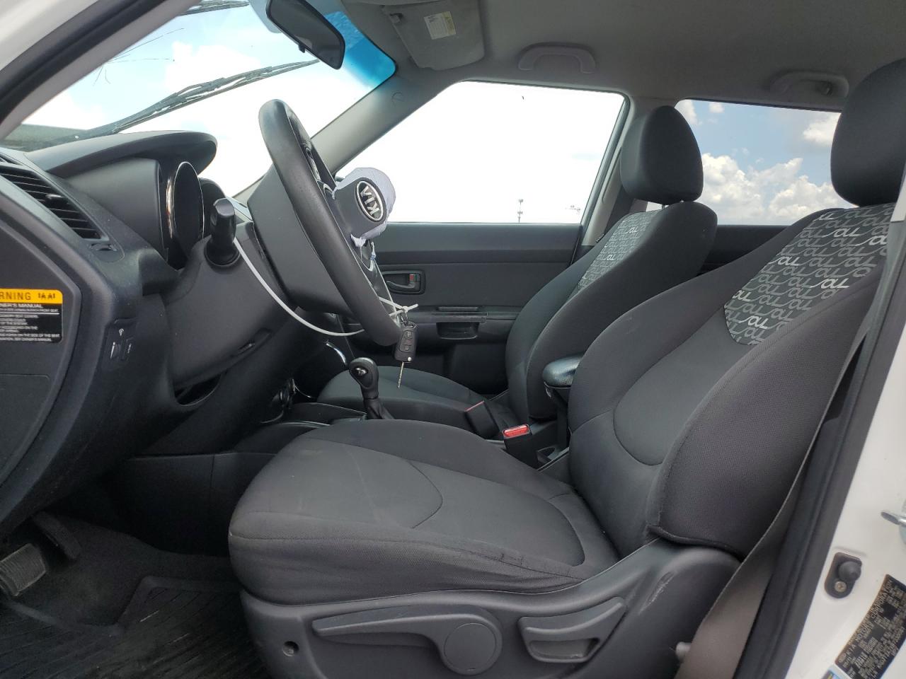 2011 Kia Soul + VIN: KNDJT2A2XB7330083 Lot: 62761245
