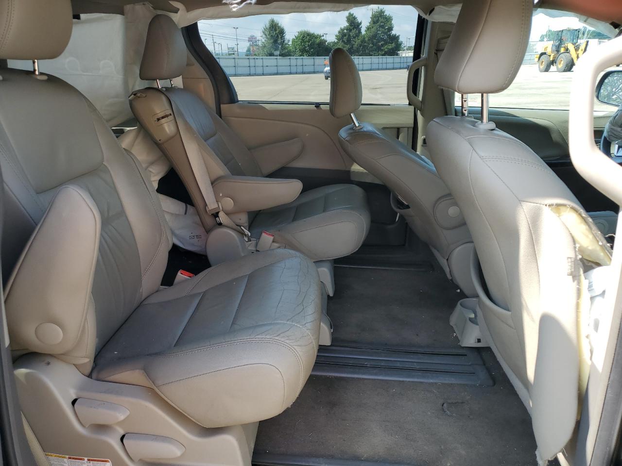 2017 Toyota Sienna Xle VIN: 5TDYZ3DC9HS818253 Lot: 64374435