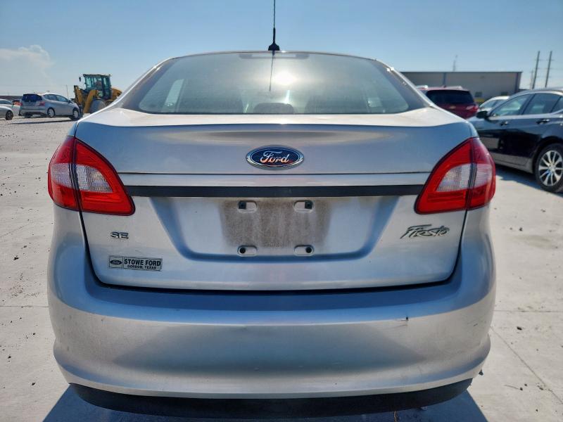 Sedans FORD FIESTA 2013 Srebrny