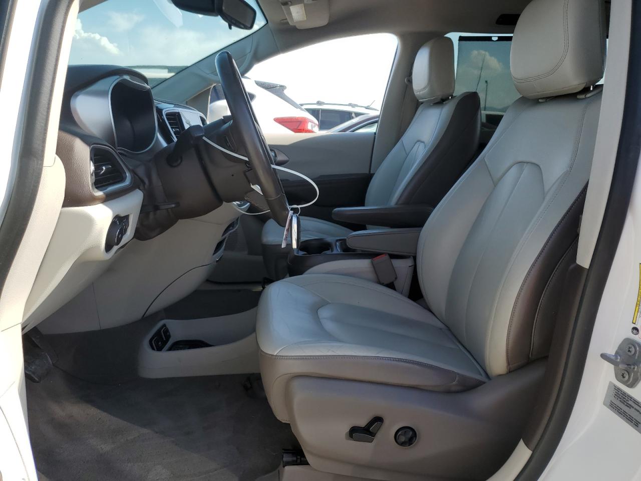 2017 Chrysler Pacifica Touring L VIN: 2C4RC1BG6HR676338 Lot: 65171225