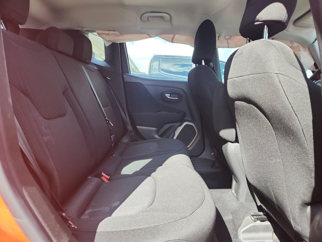 2015 Jeep Renegade Sport VIN: ZACCJAAT2FPB20183 Lot: 63263805