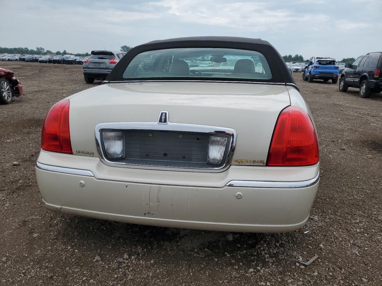 2003 Lincoln Town Car Cartier VIN: 1LNHM83W73Y631786 Lot: 63332225