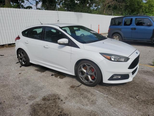  FORD FOCUS 2017 White