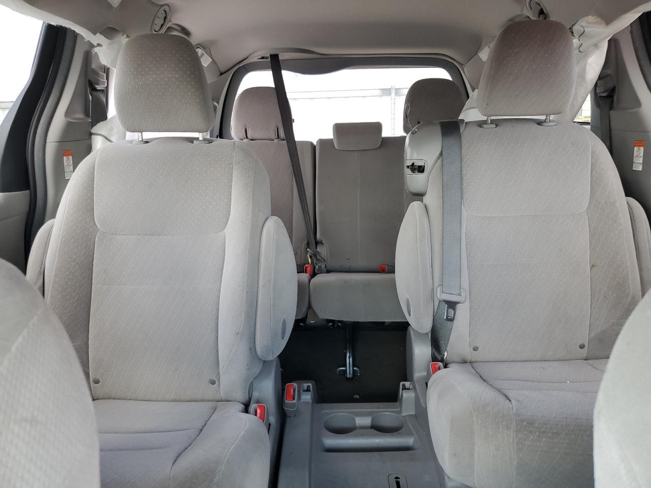 2017 Toyota Sienna Le VIN: 5TDKZ3DC1HS831861 Lot: 65001395
