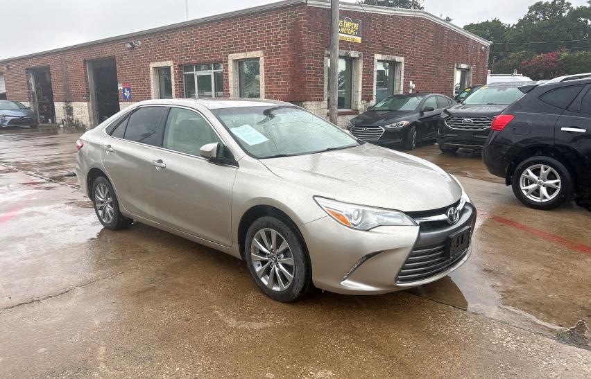 Седаны TOYOTA CAMRY 2017 Золотой