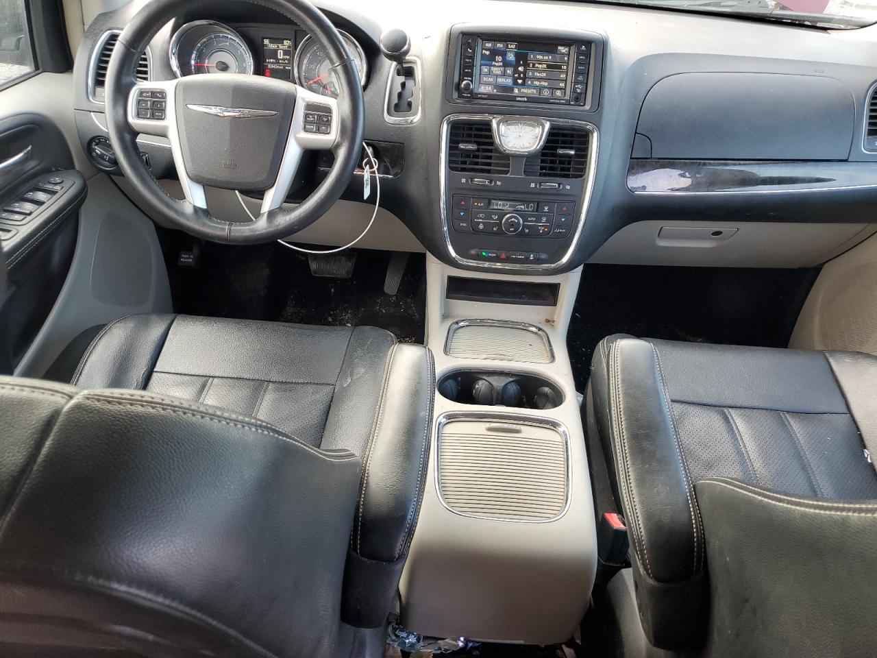 2016 Chrysler Town & Country Touring L VIN: 2C4RC1CG7GR207272 Lot: 64318815