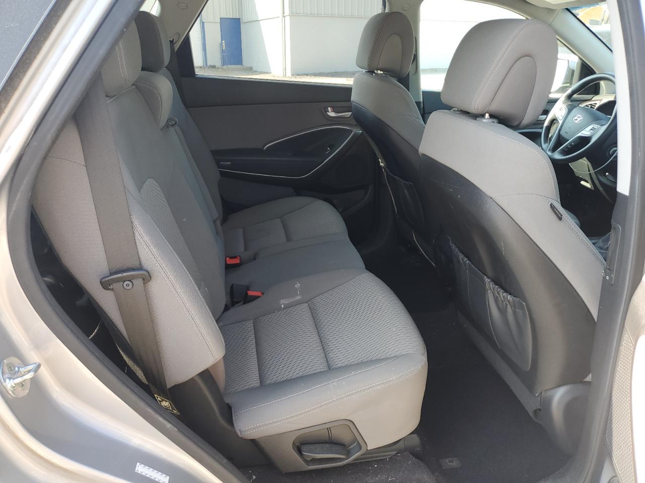 2017 Hyundai Santa Fe Se VIN: KM8SMDHF0HU231753 Lot: 64650485