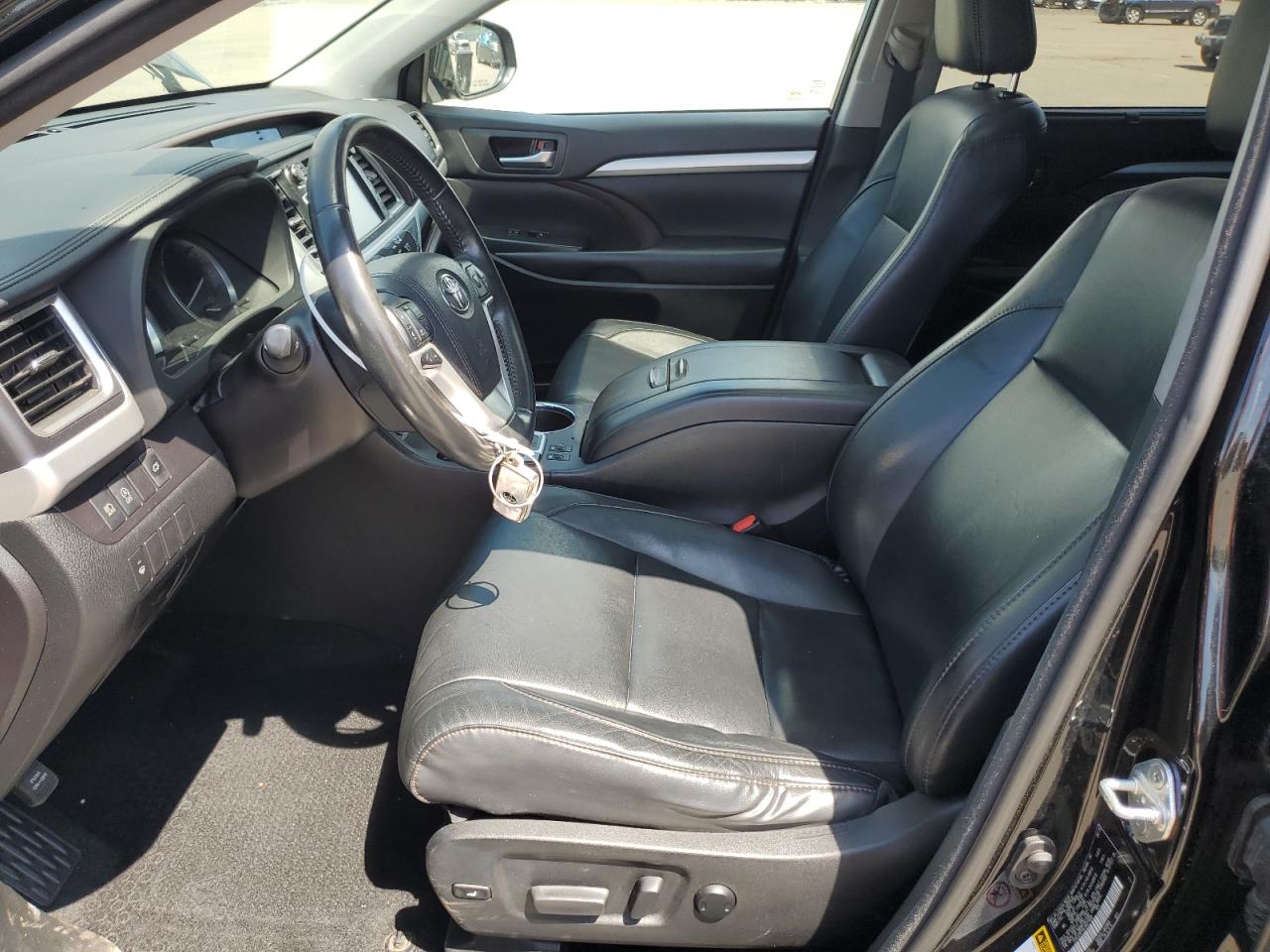 2018 Toyota Highlander Se VIN: 5TDJZRFHXJS871692 Lot: 65020225