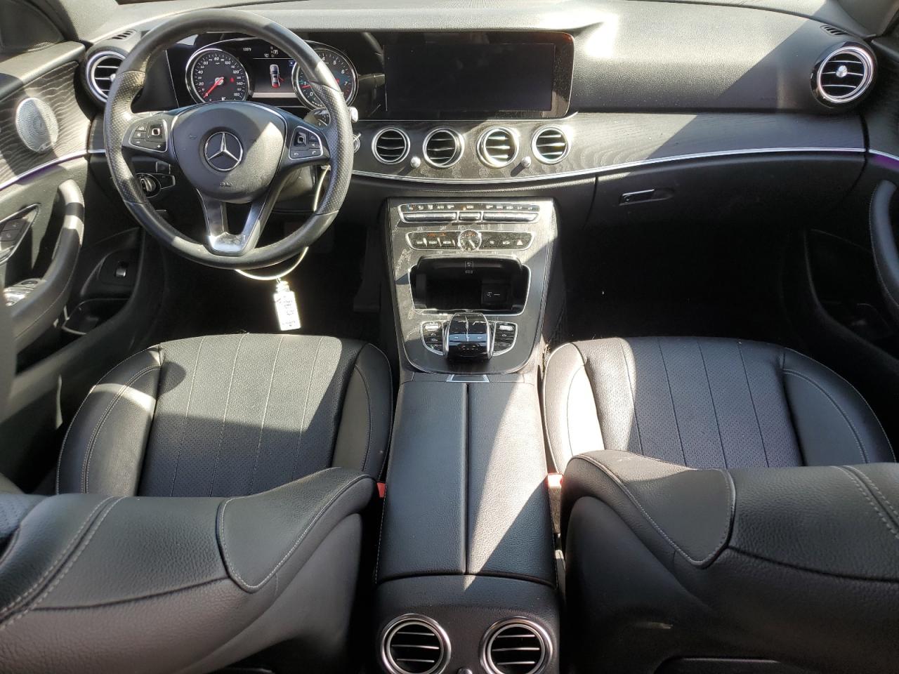 2018 Mercedes-Benz E 300 VIN: WDDZF4JB2JA319009 Lot: 66032695