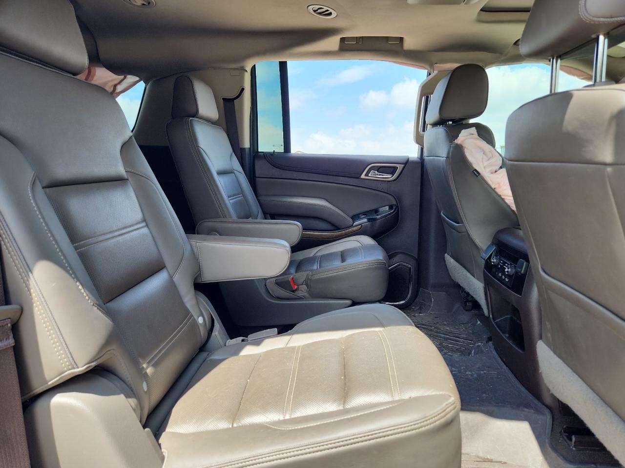 1gks2hkj6lr141456 1GKS2HKJ6LR141456 2020 GMC Yukon Xl Denali