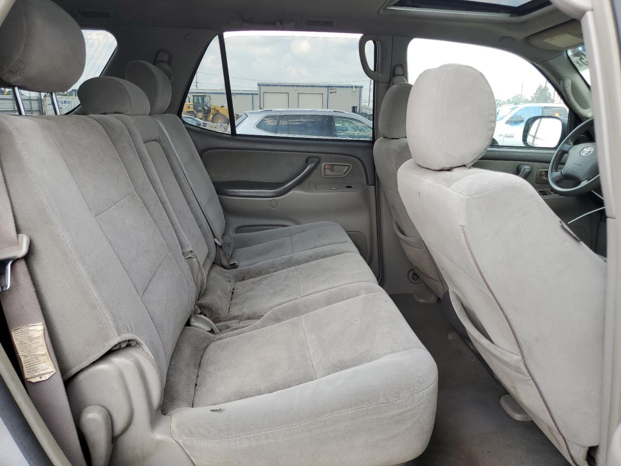 2005 Toyota Sequoia Sr5 VIN: 5TDBT44A05S246660 Lot: 64691445