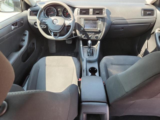 Sedans VOLKSWAGEN JETTA 2016 Srebrny