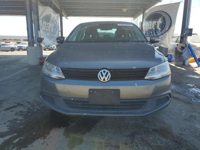 Sedans VOLKSWAGEN JETTA 2014 Szary