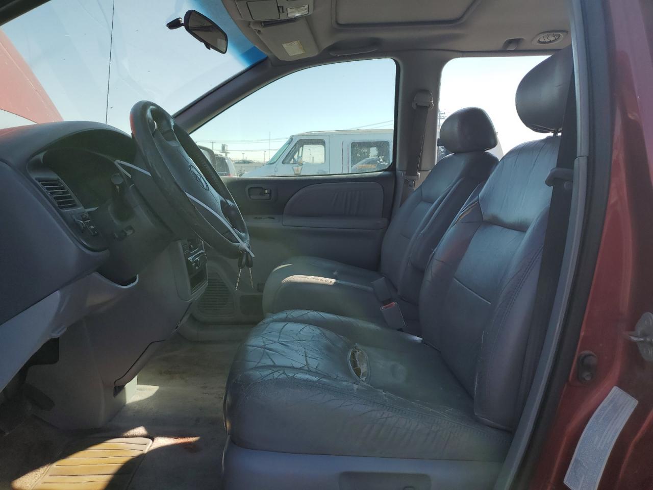 2000 Toyota Sienna Le VIN: 4T3ZF13C1YU295957 Lot: 64620325