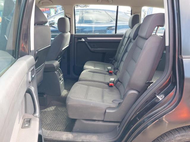 2005 VOLKSWAGEN TOURAN SE